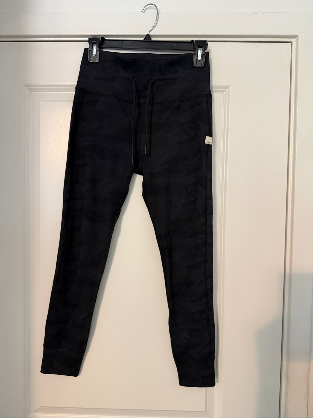 Vuori Black Camo Daily Leggings - Picture 3 of 6